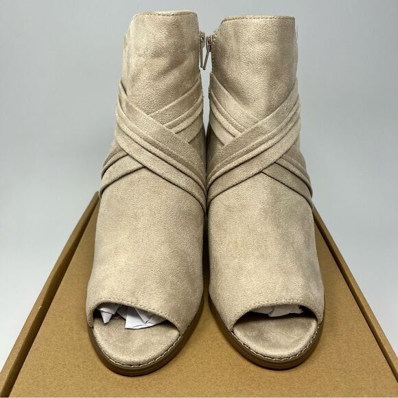 Journee Sabeena Bootie - Picture 4 of 9